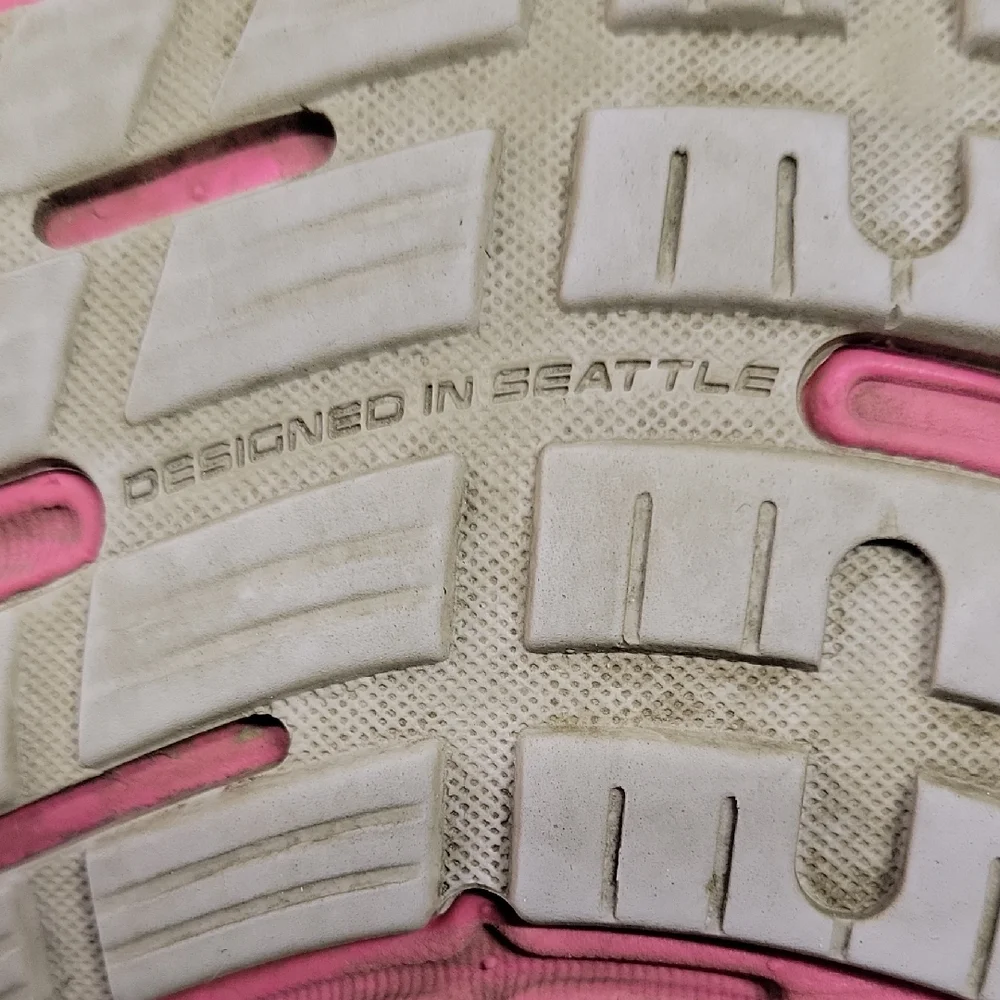 Womens 9.5 Brooks Adrenaline GTS 21 Limited Edition Unity Design running shoes.  - Picture 10 of 11